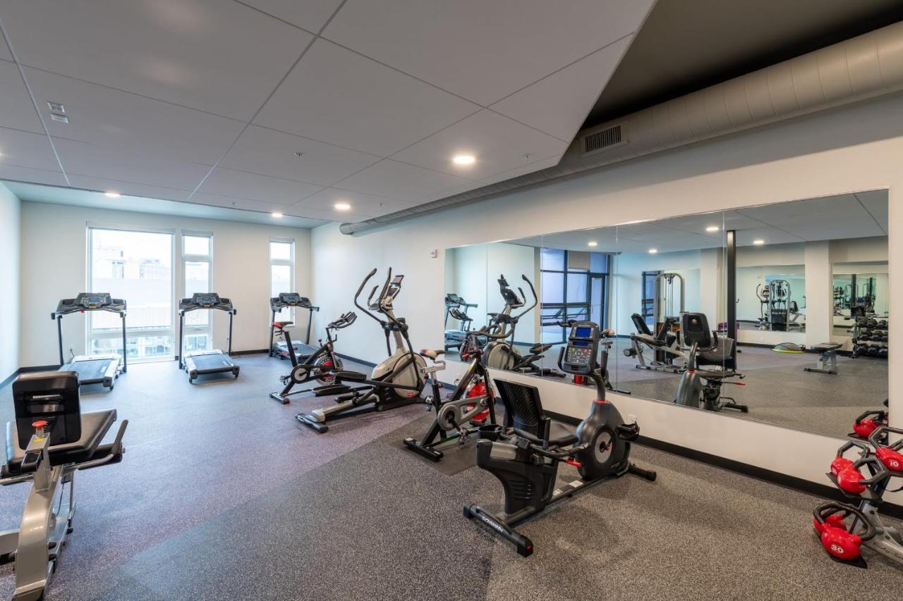 Modern 1Br Apt With Skywalk To Fiserv, Rooftop, And Parking Milwaukee Kültér fotó