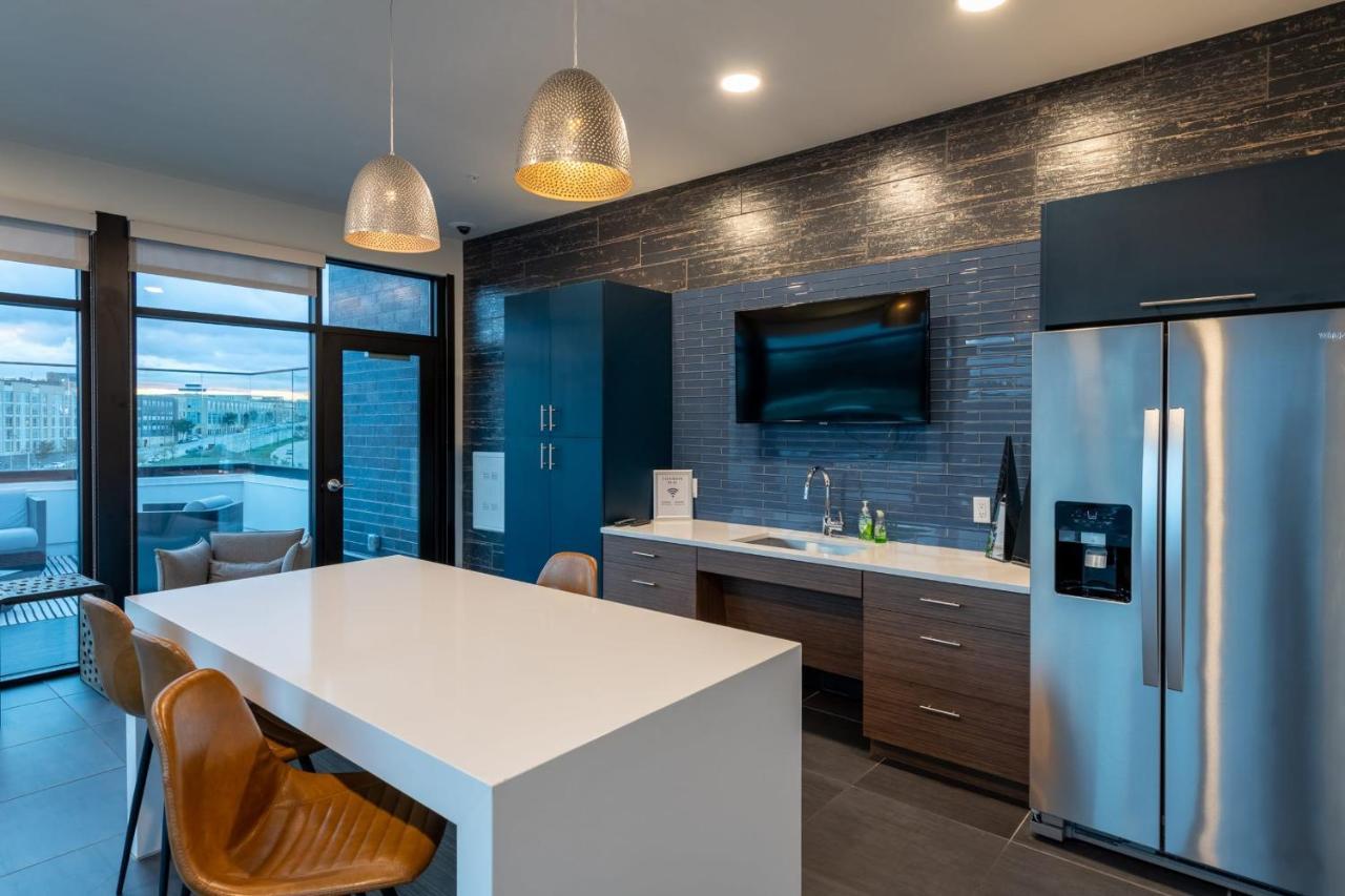 Modern 1Br Apt With Skywalk To Fiserv, Rooftop, And Parking Milwaukee Kültér fotó